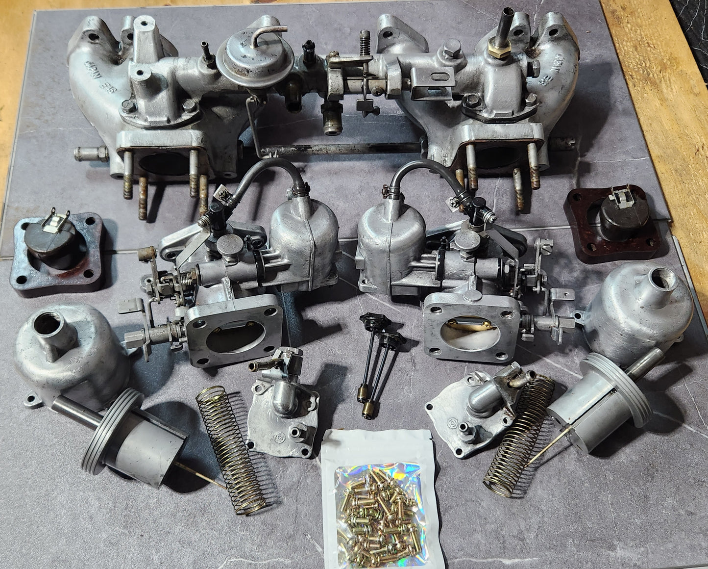 1970-73 Datsun 240z Round Top SU Carburetor Kit 4 Screw With NOS Nissan Screws